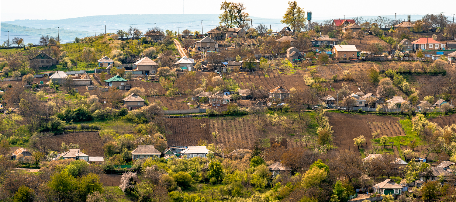 Village Bălănești below the highest peak of Moldova