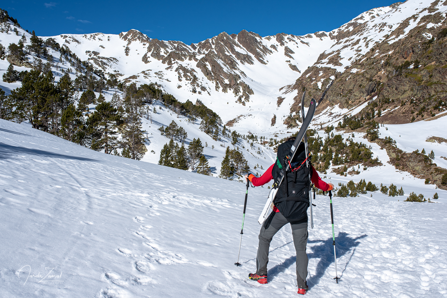 Skier close to Coma Pedrosa Hut