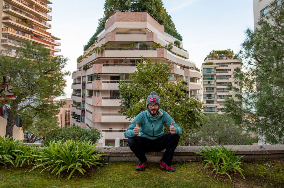 Tourist on top of the highest point of Monaco - Chemin des Révoires