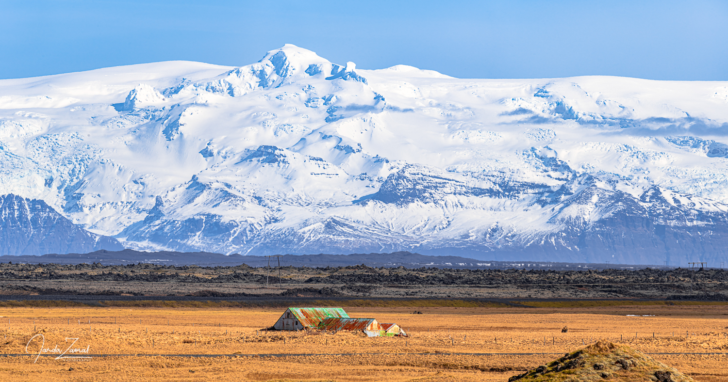 A farm under Hvannadalshnúkur