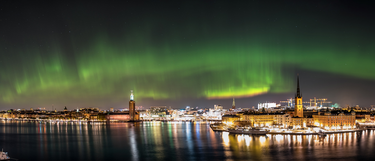 Unbelieveable aurora borealis taken in the heart of Stockholm