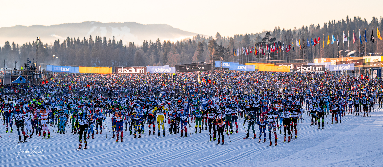 Vasaloppet start with thousands of skiers