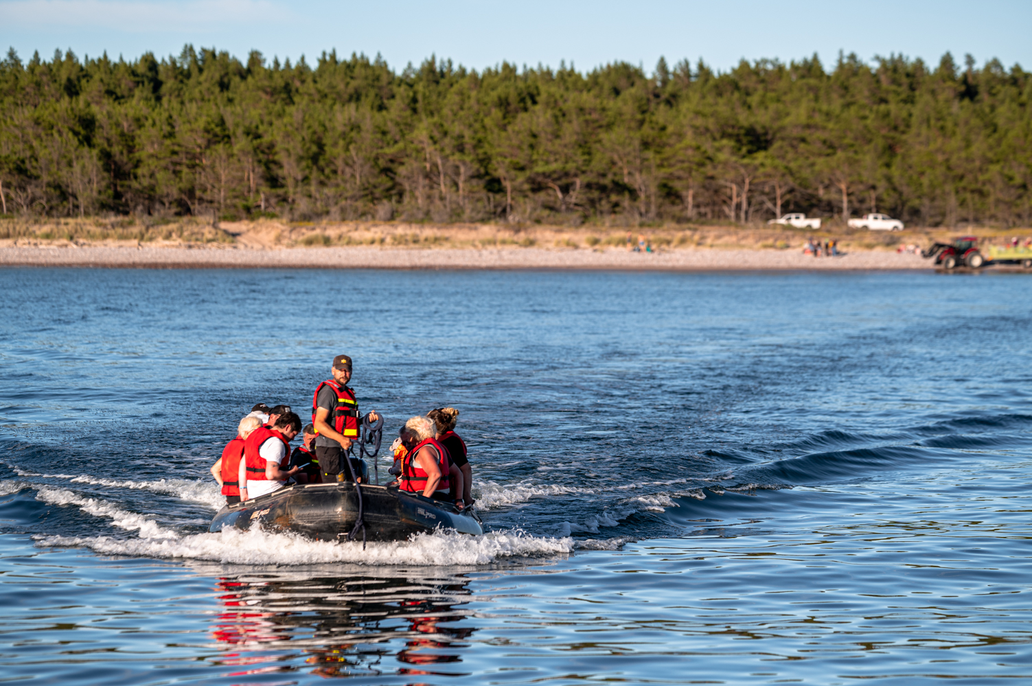 Exchange of tourists at Gotska Sandön