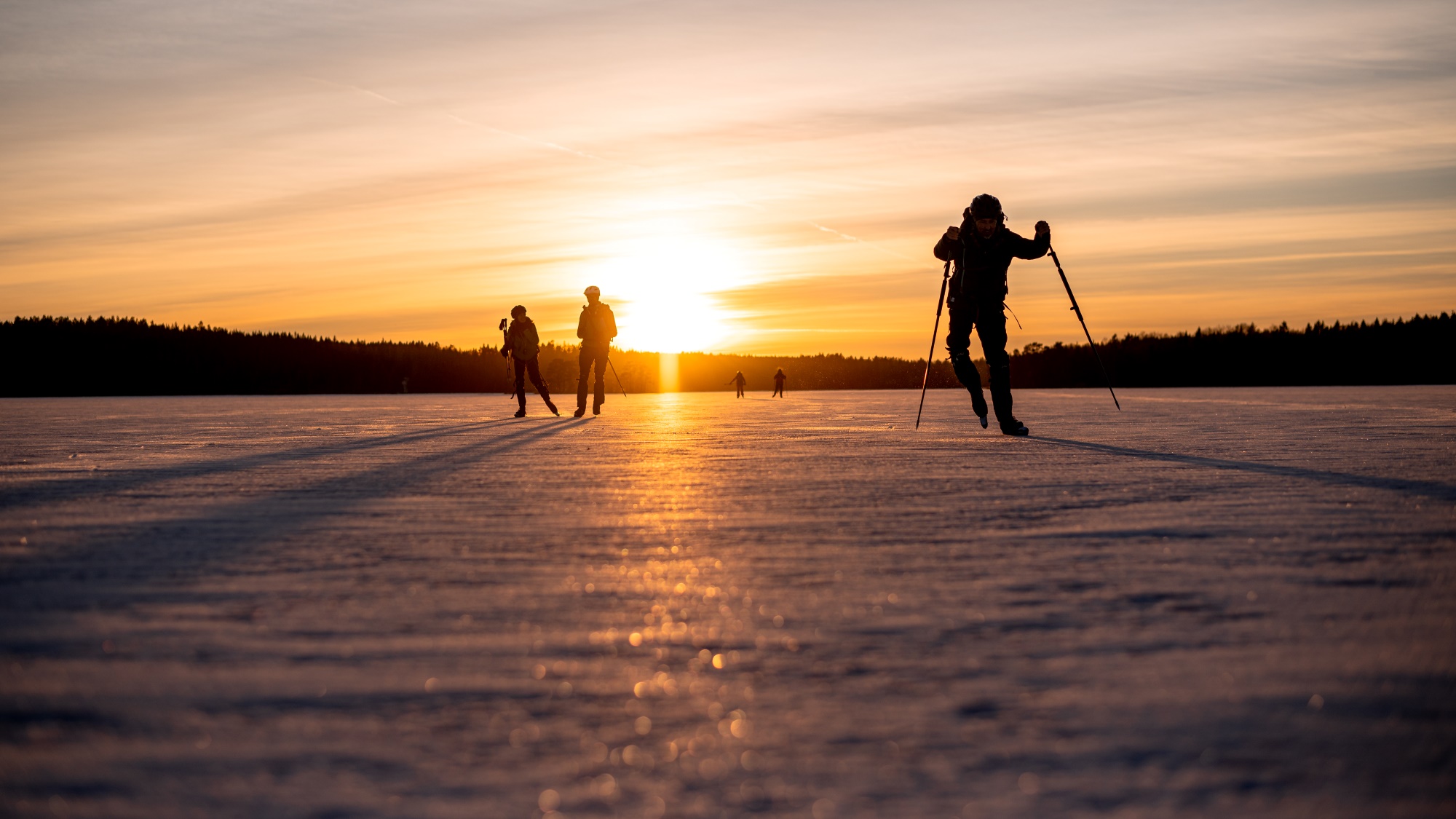 Sunsets on frozen lakes are so beautiful!
