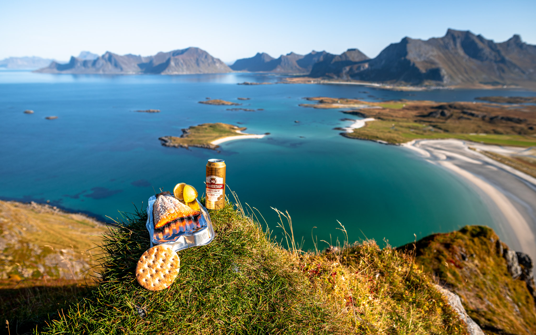 Bbq with Norwegian salmon on Mulstøheia at Lofoten