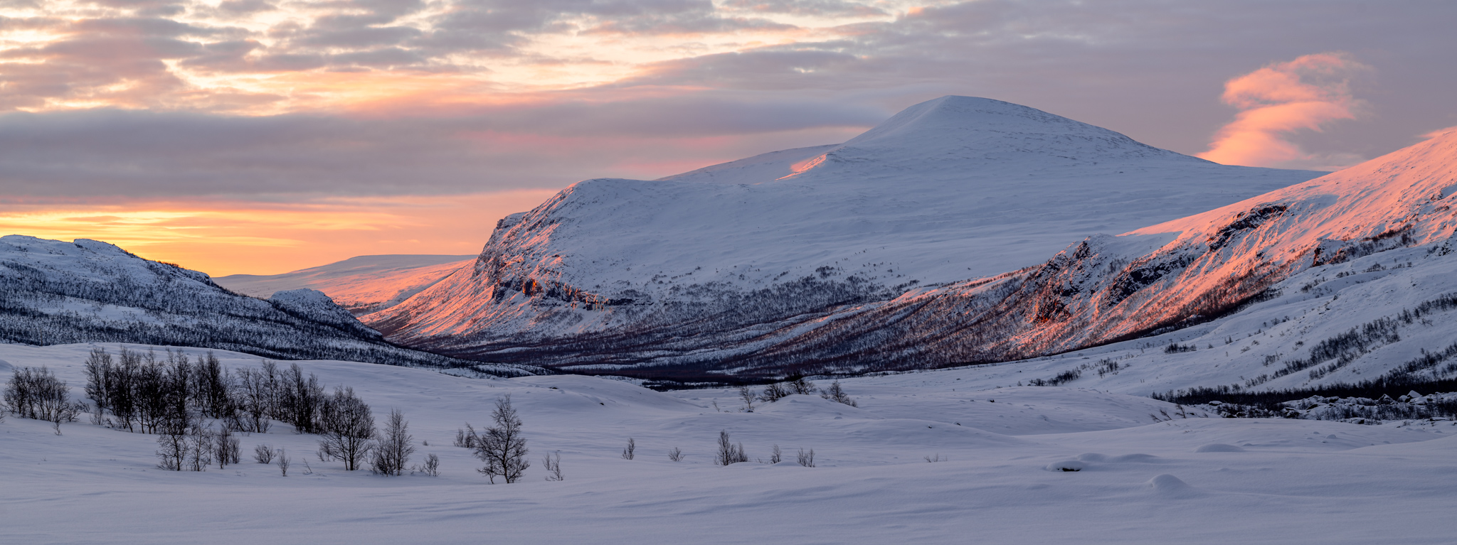 Beautiful landscape during sunrise of Kungsleden in winter